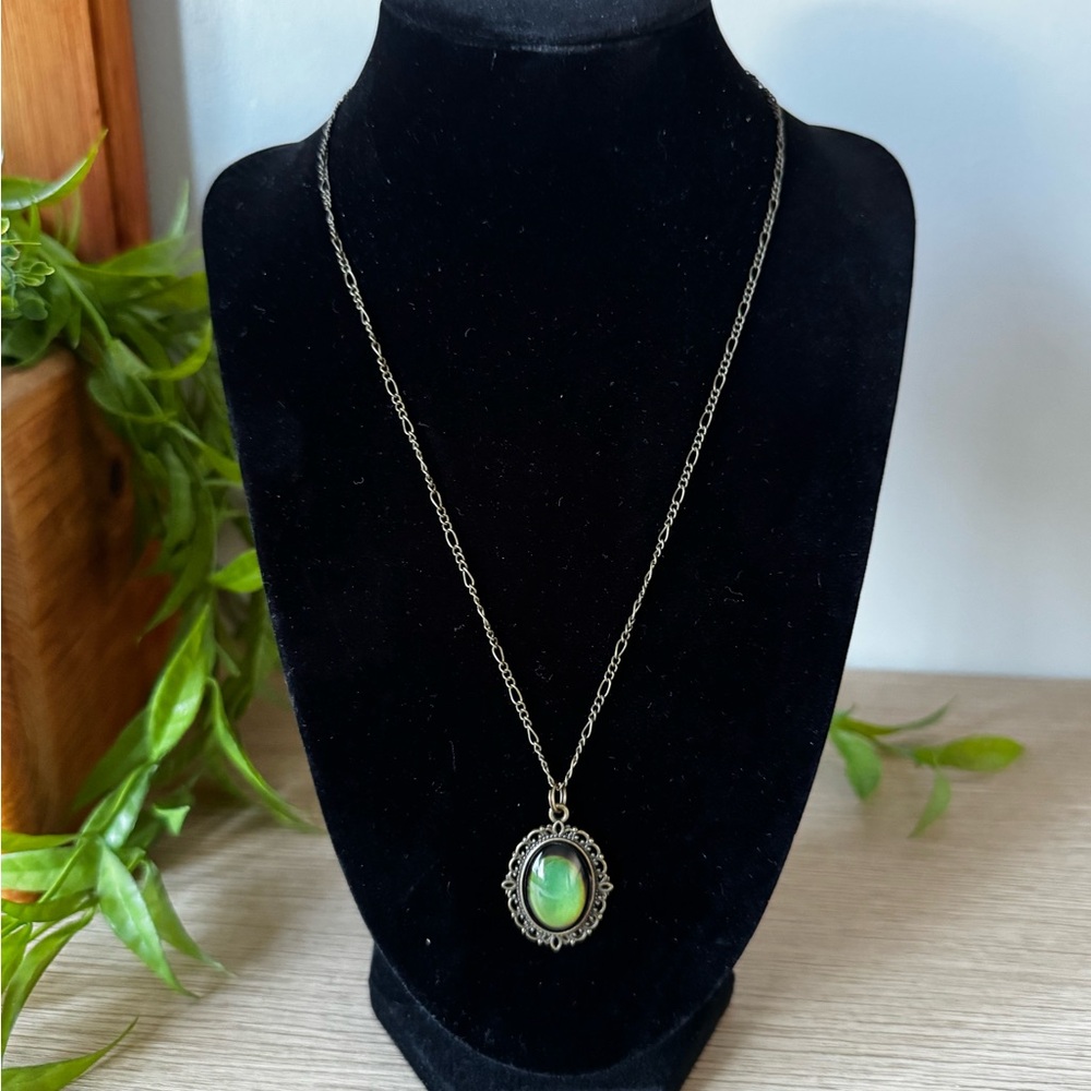 Elegant Bronze Necklace with Mood Pendant